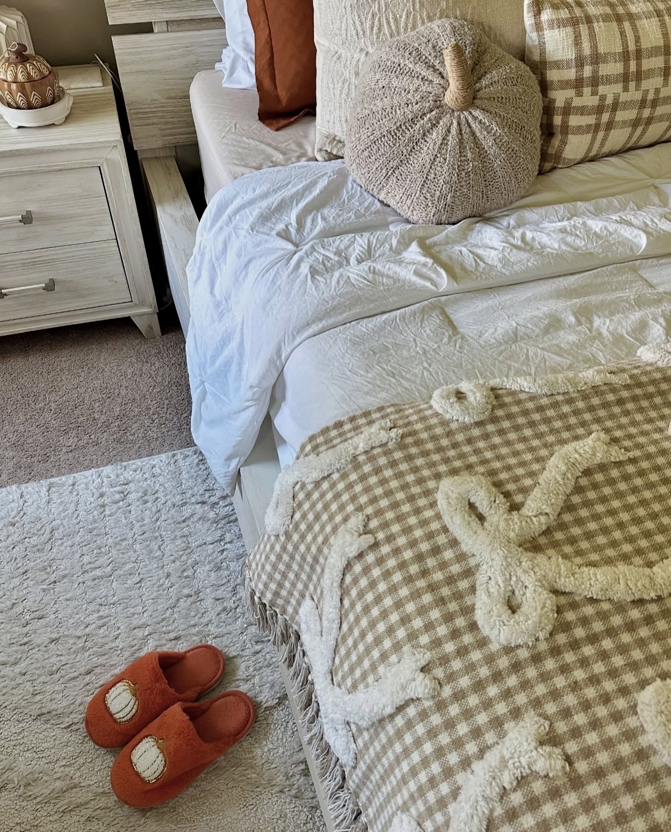 Charming Cozy Autumn Bedding Ensemble