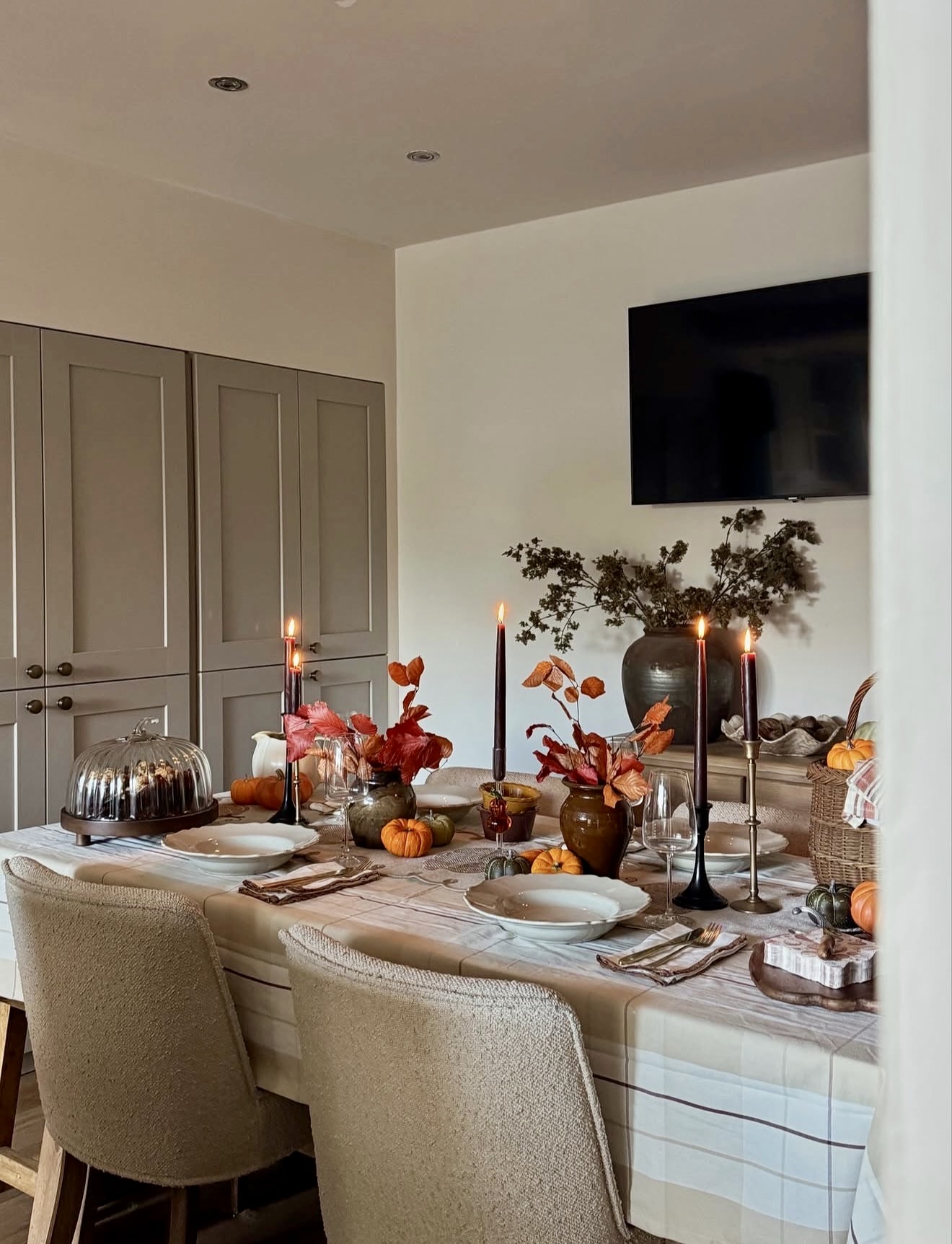 Cozy Autumn Harvest Table Setting