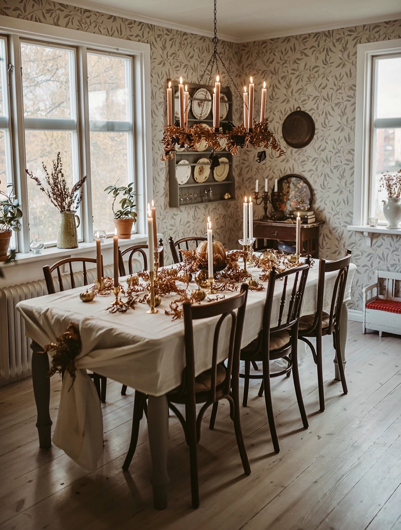 Cozy Autumn Tablescape with Harvest Accents