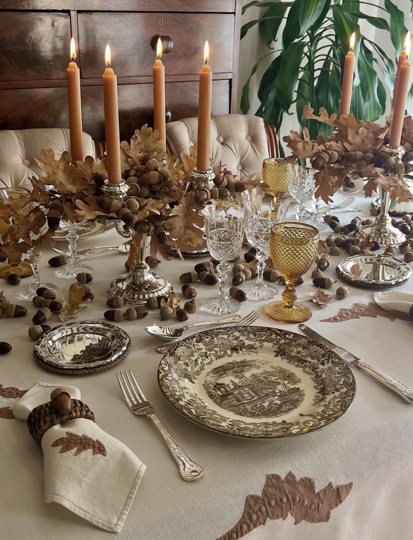 Rustic Autumn Oak Leaf and Acorn Table Setting