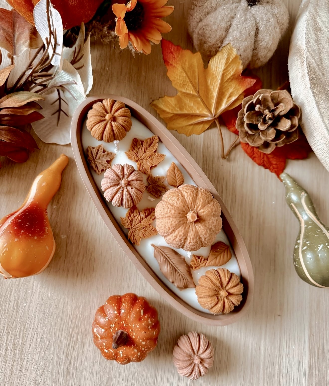 Charming Pumpkin & Leaf Fall Centerpiece Candle
