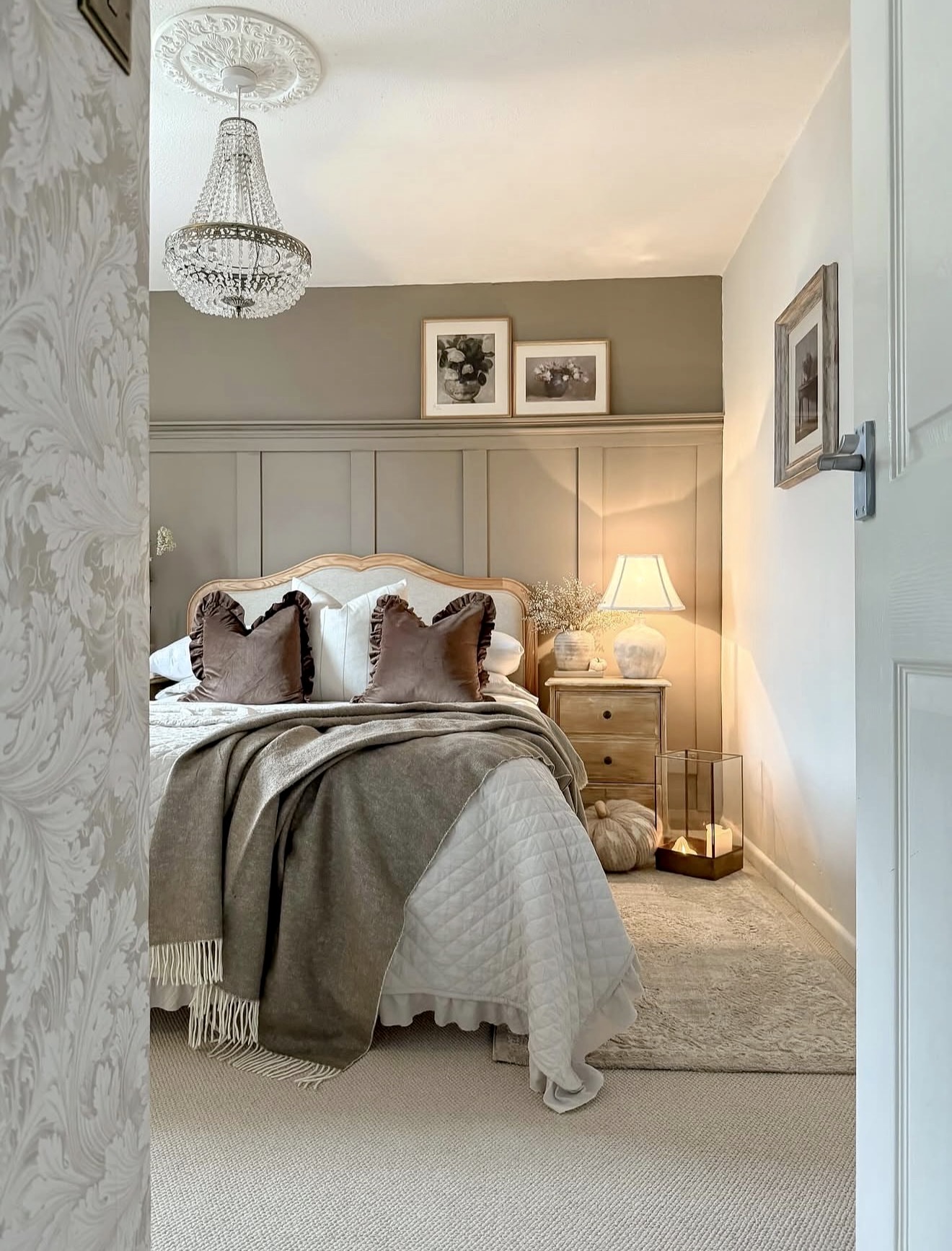 Cozy Autumnal Bedroom With Warm Earth Tones