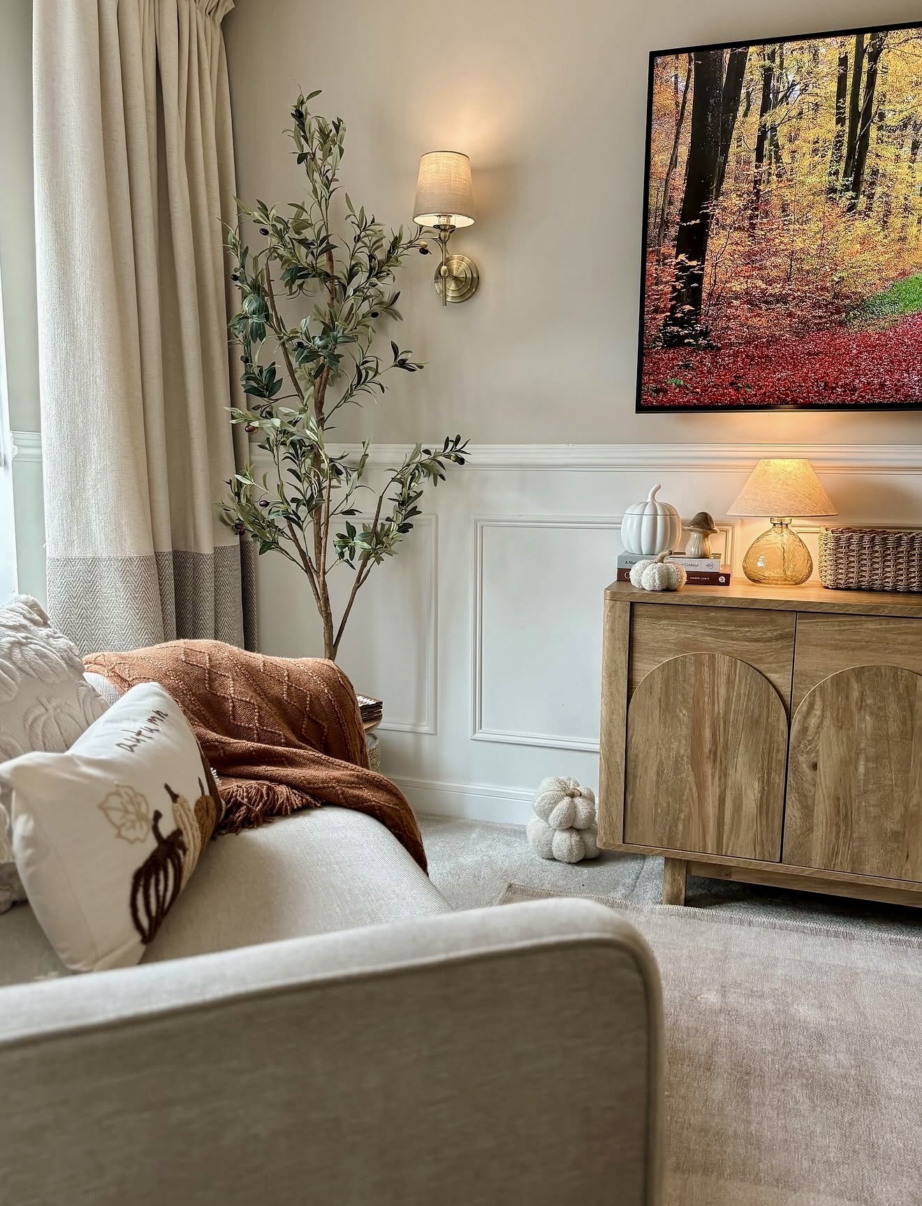 Cozy Fall Living Room With Autumnal Accents