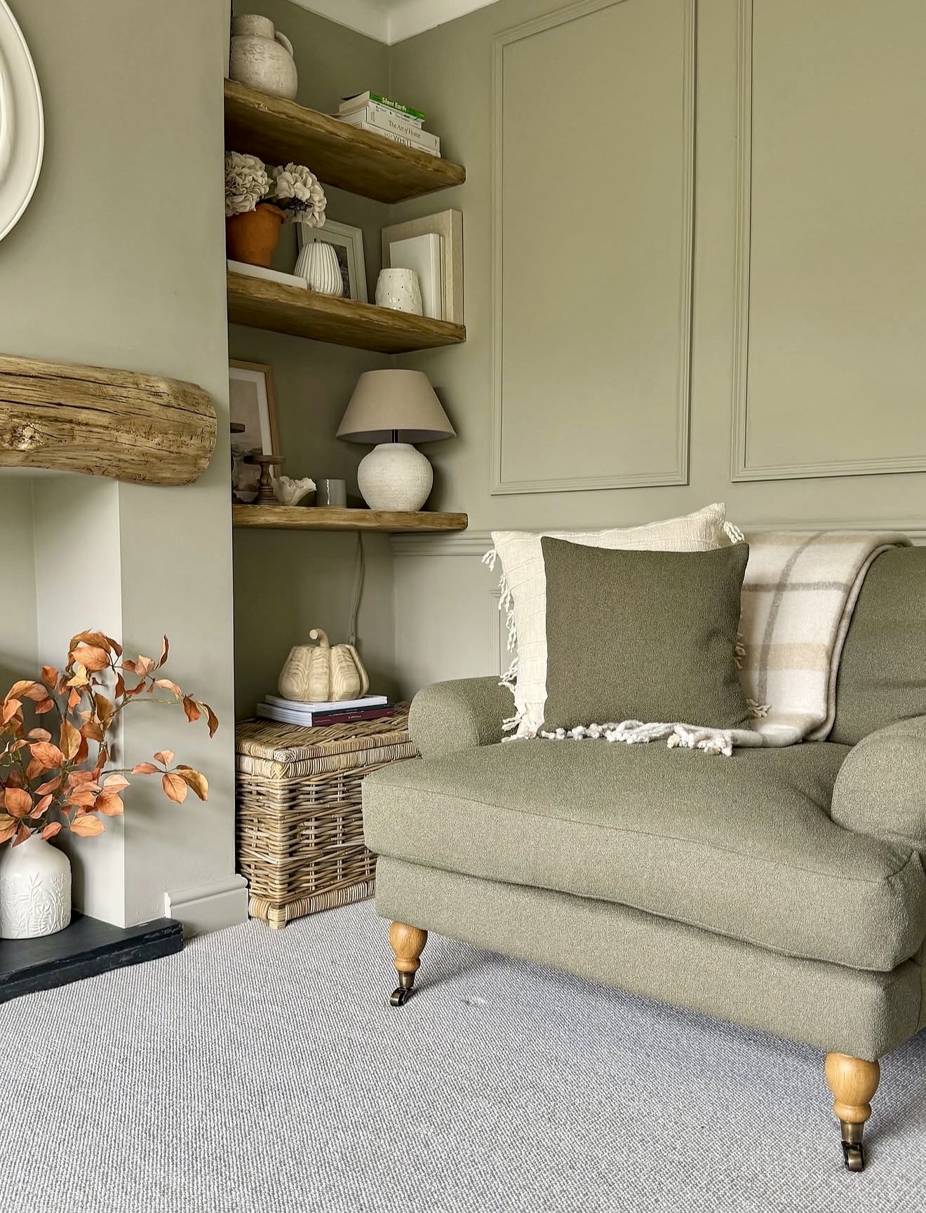 Cozy Farmhouse Fall Armchair With Textured Pillows
