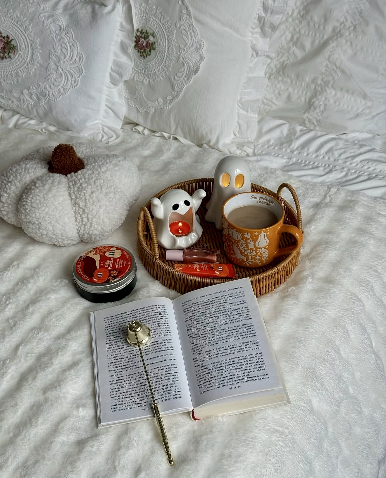 Cozy Ghostly Autumn Reading Nook