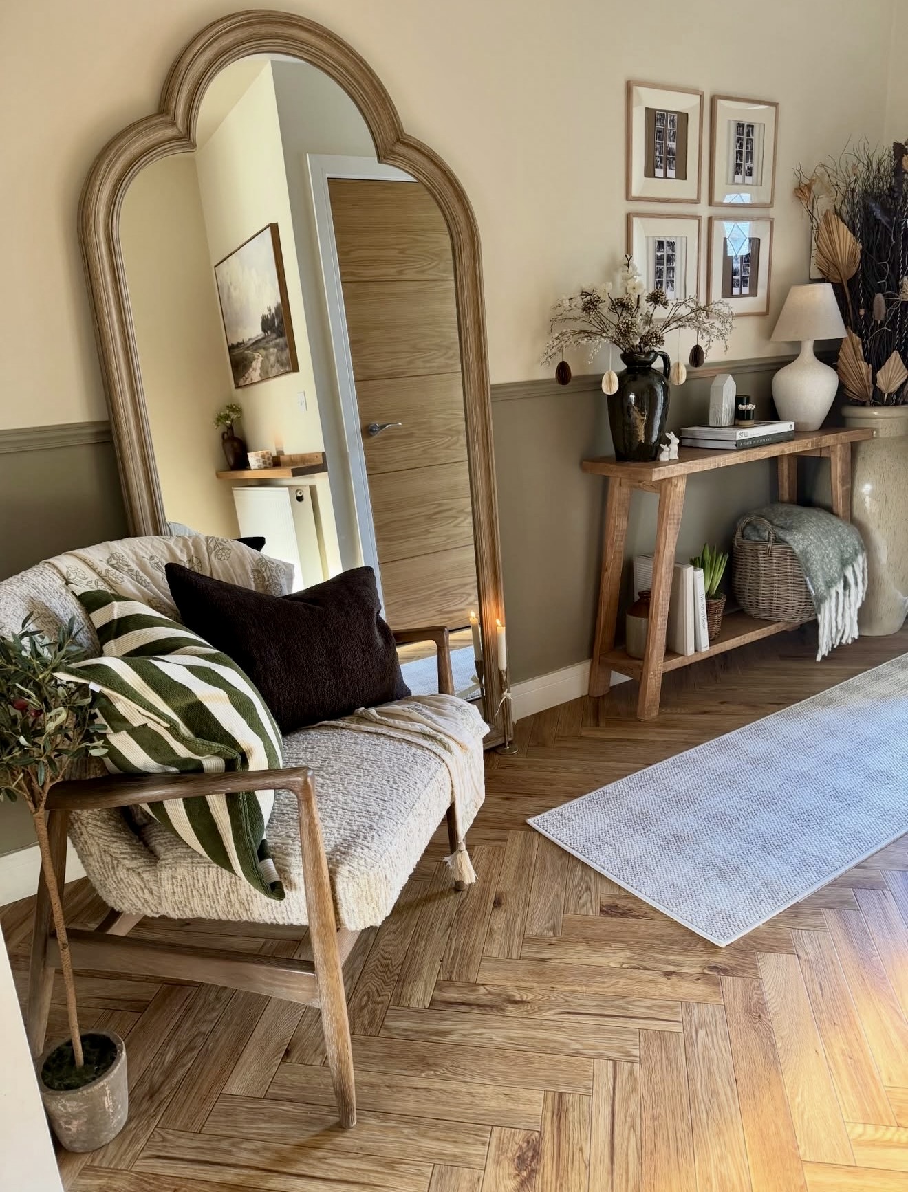 Cozy Neutral Fall Entryway With Textured Layers