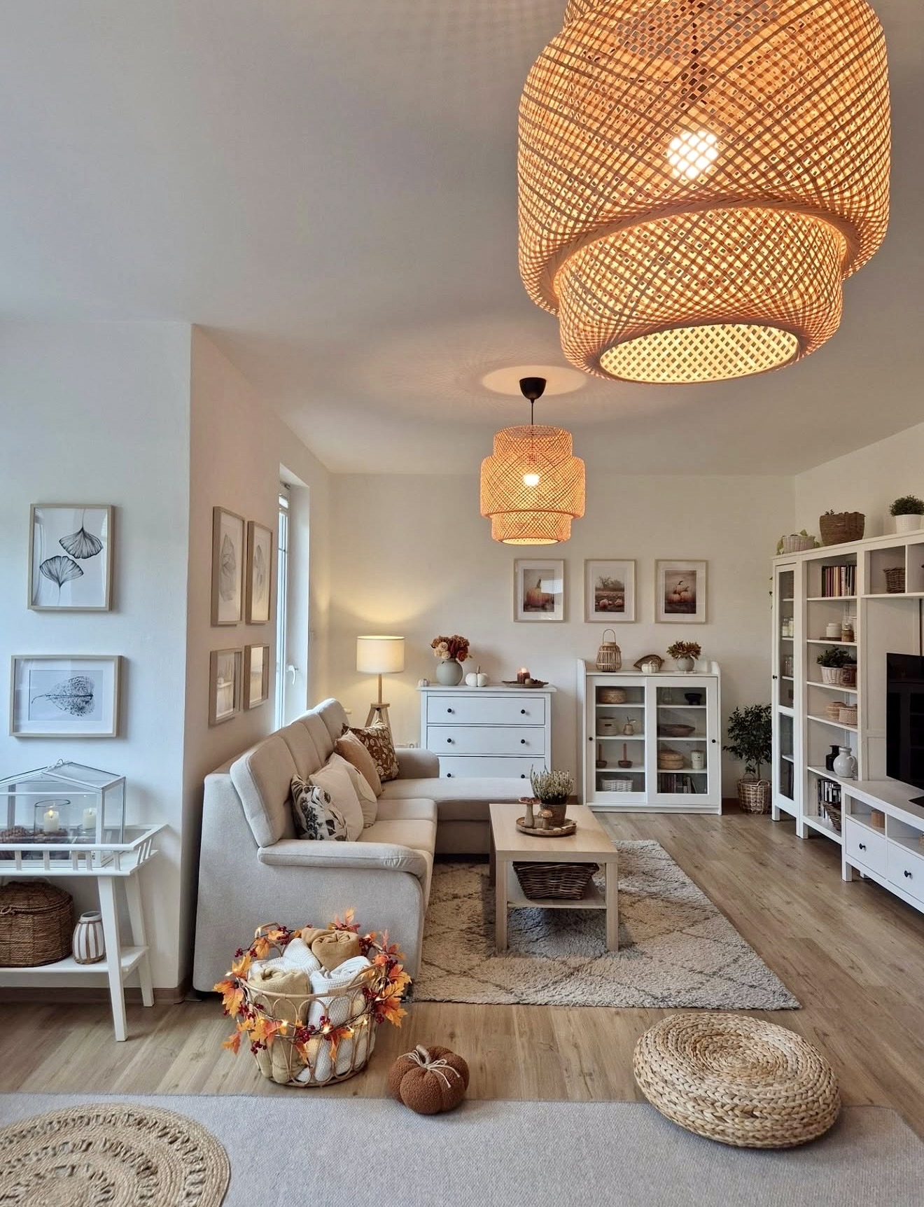 Cozy Neutral Living Room With Autumn Accents