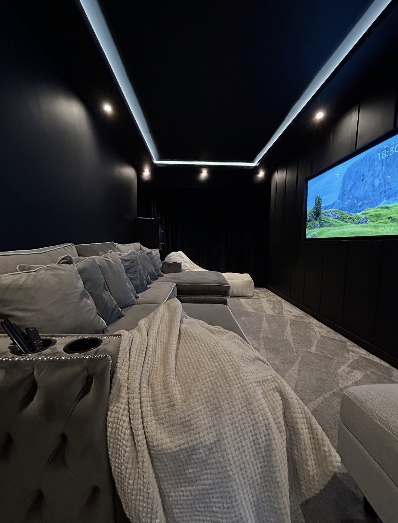 Luxurious Cinematic Home Theatre With Mood Lighting