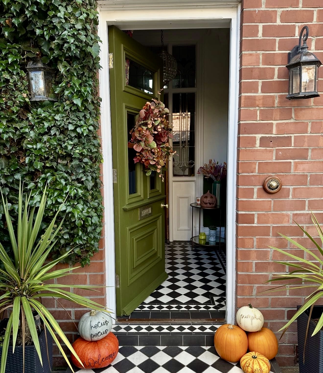 Welcome Guests With Autumnal Doorway Charm