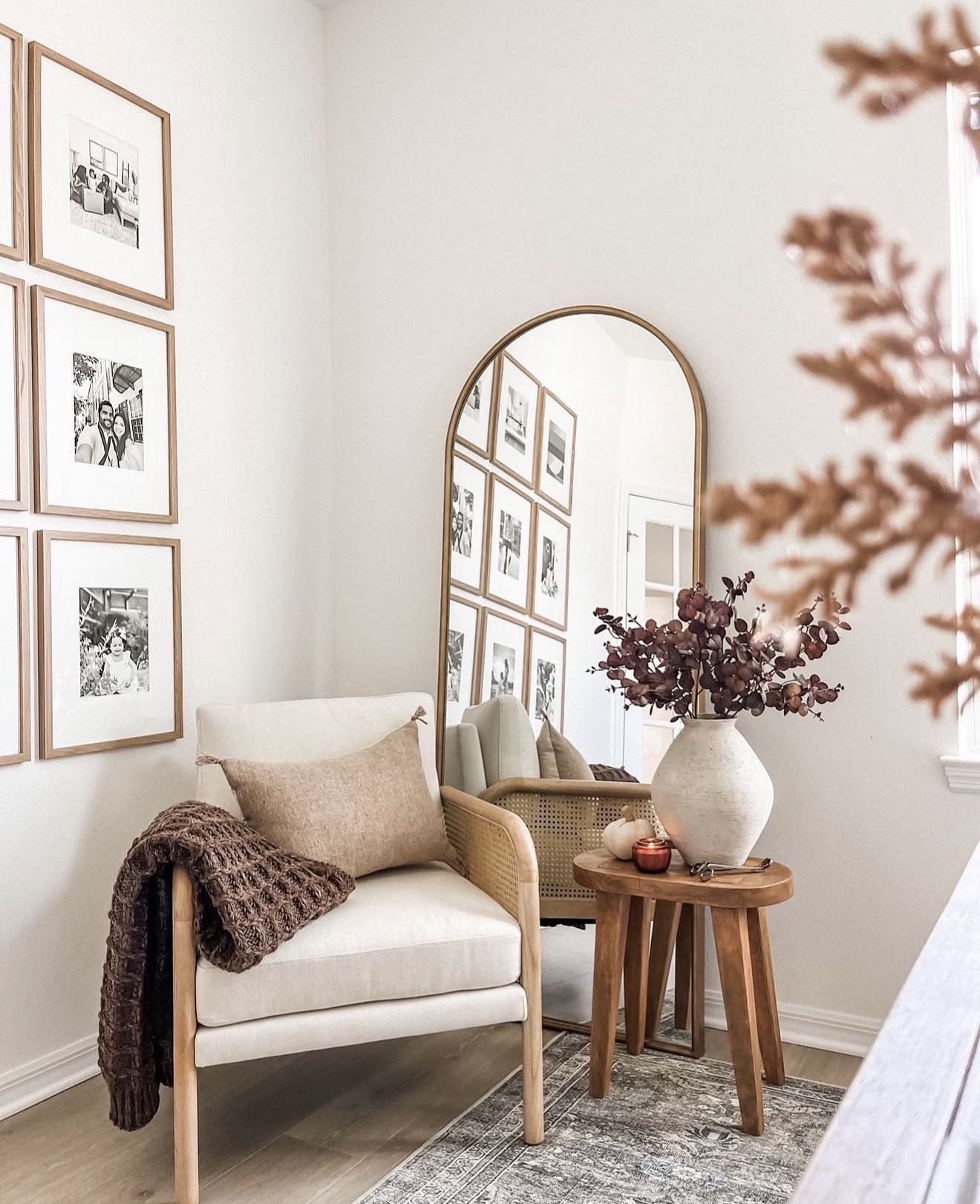 Cozy Neutral Fall Reading Corner