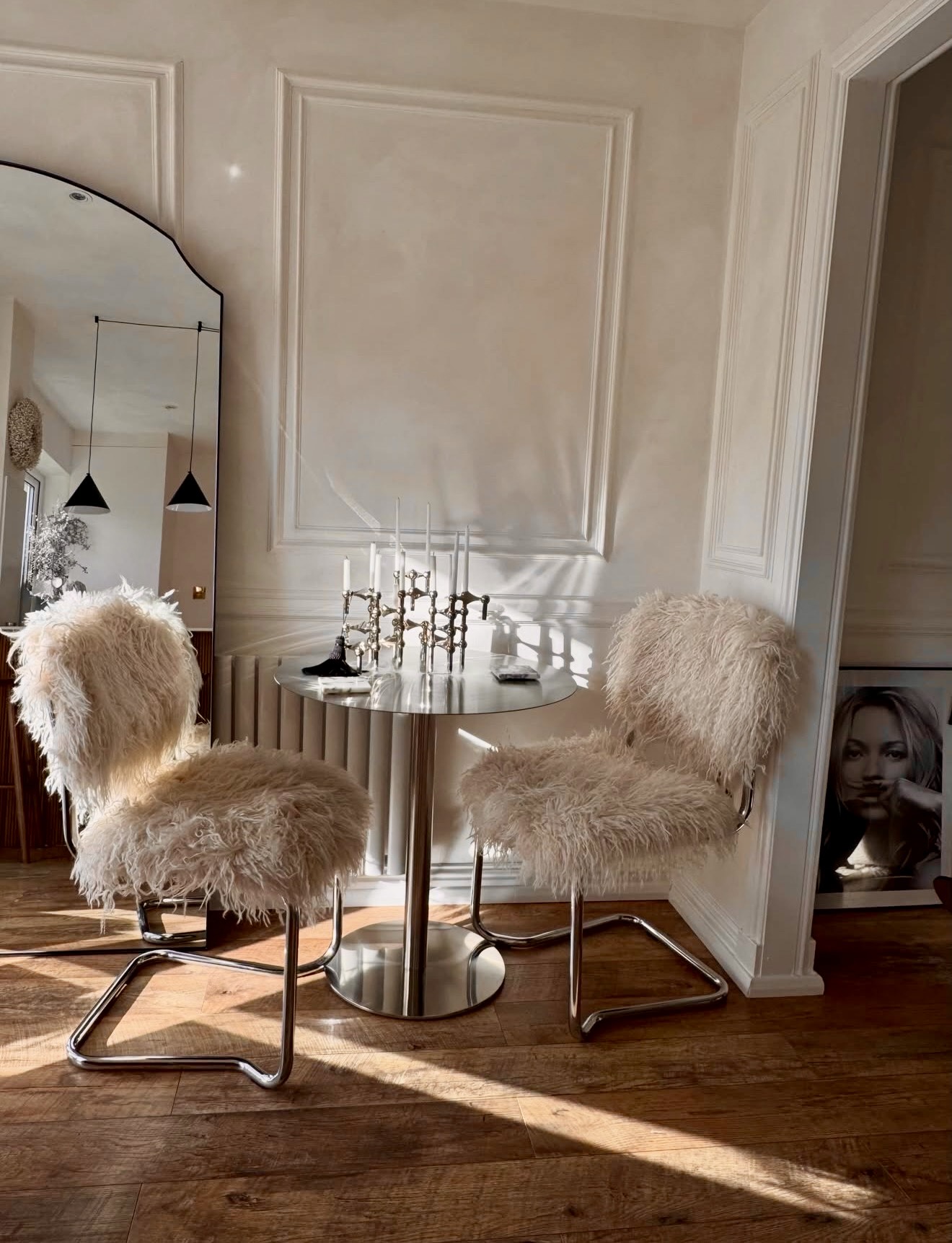 Glamorous Chrome Bistro Corner With Texture